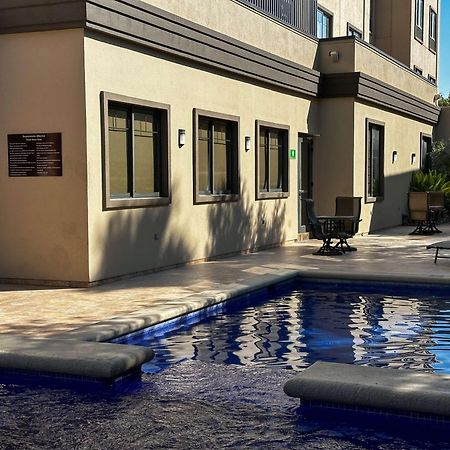 Best Western Premier Monterrey Aeropuerto Apodaca Ngoại thất bức ảnh The pool at the hotel
