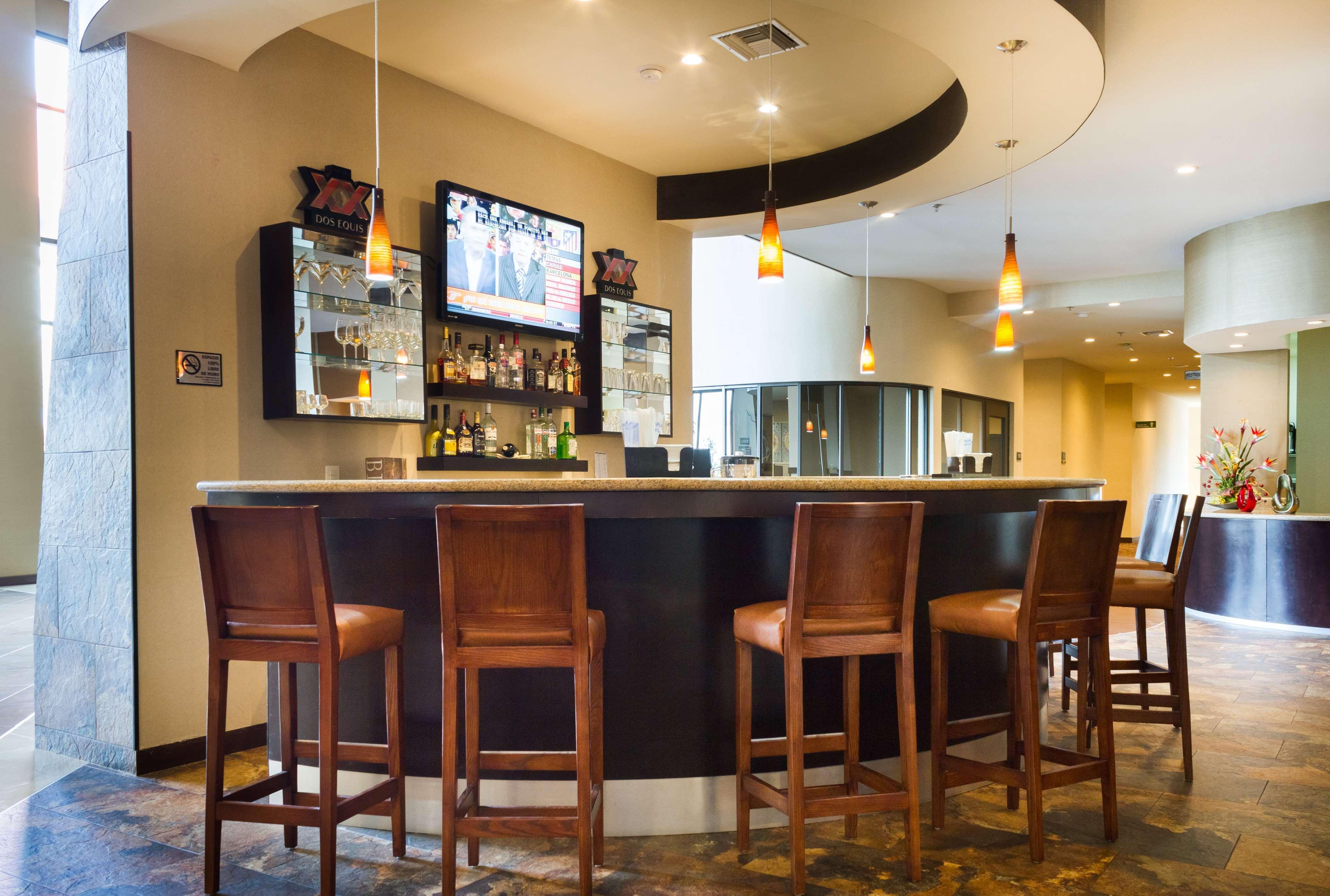 Best Western Premier Monterrey Aeropuerto Apodaca Ngoại thất bức ảnh The bar at the Westin
