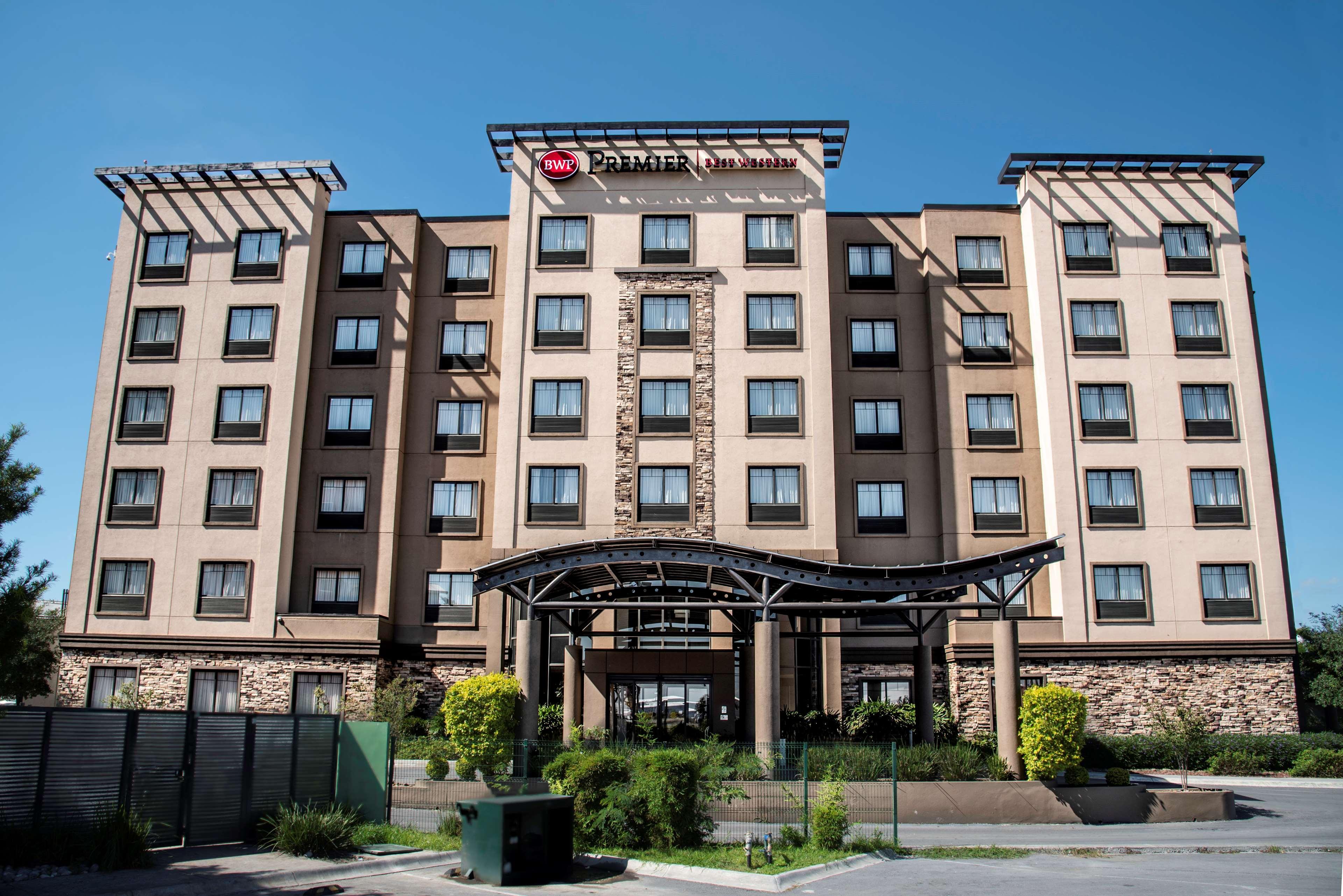 Best Western Premier Monterrey Aeropuerto Apodaca Ngoại thất bức ảnh The hotel in 2011