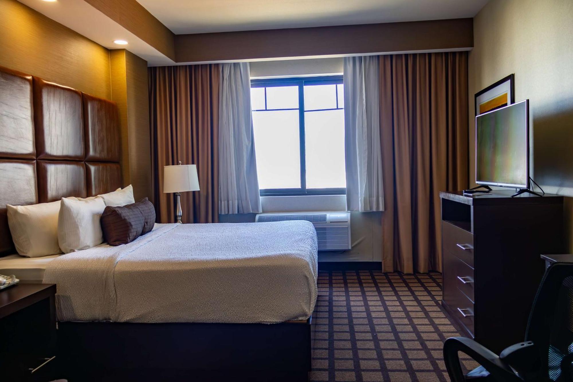 Best Western Premier Monterrey Aeropuerto Apodaca Ngoại thất bức ảnh A typical bedroom in a typical hotel