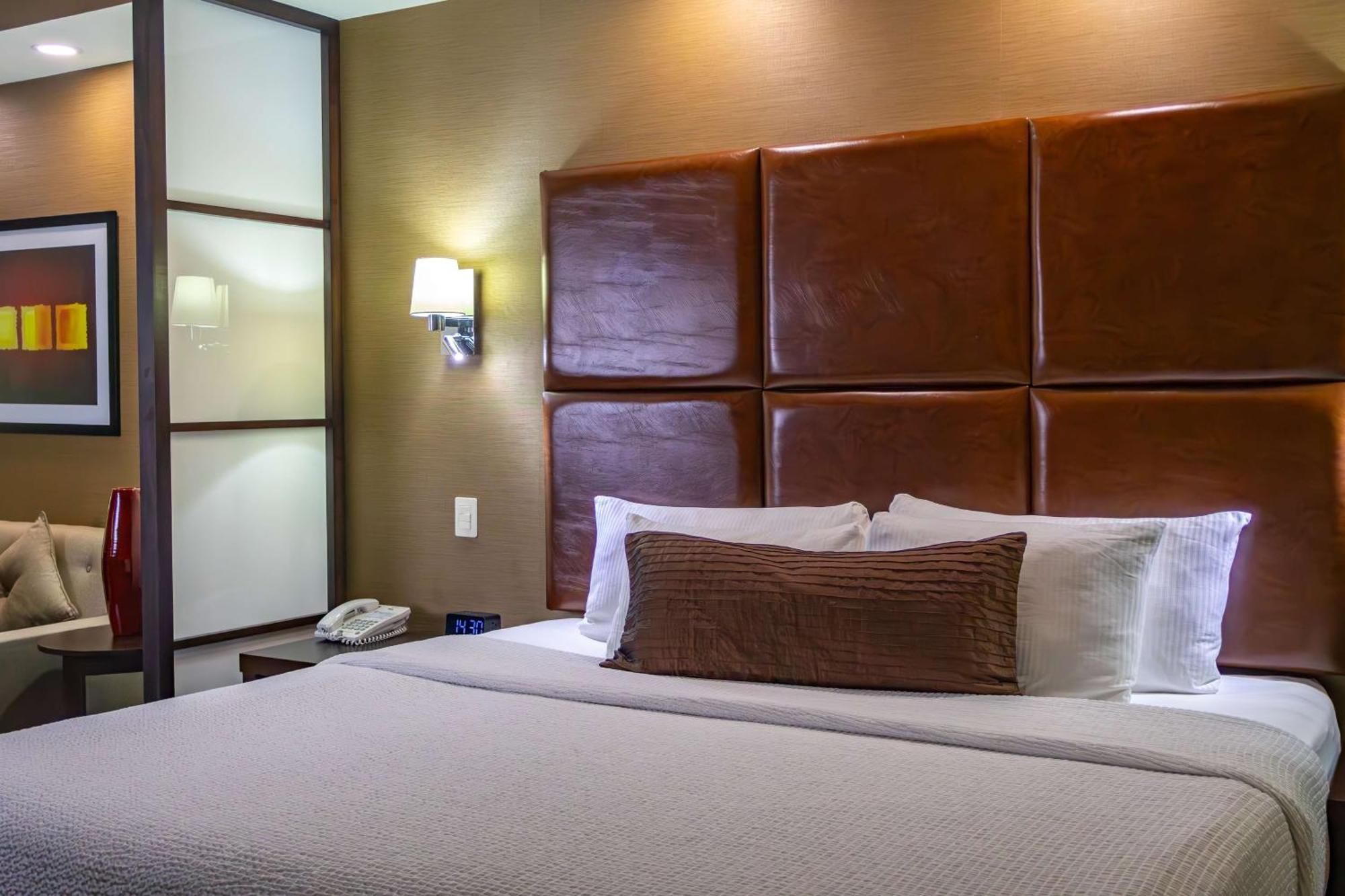 Best Western Premier Monterrey Aeropuerto Apodaca Ngoại thất bức ảnh A typical bedroom at the Residence Inn