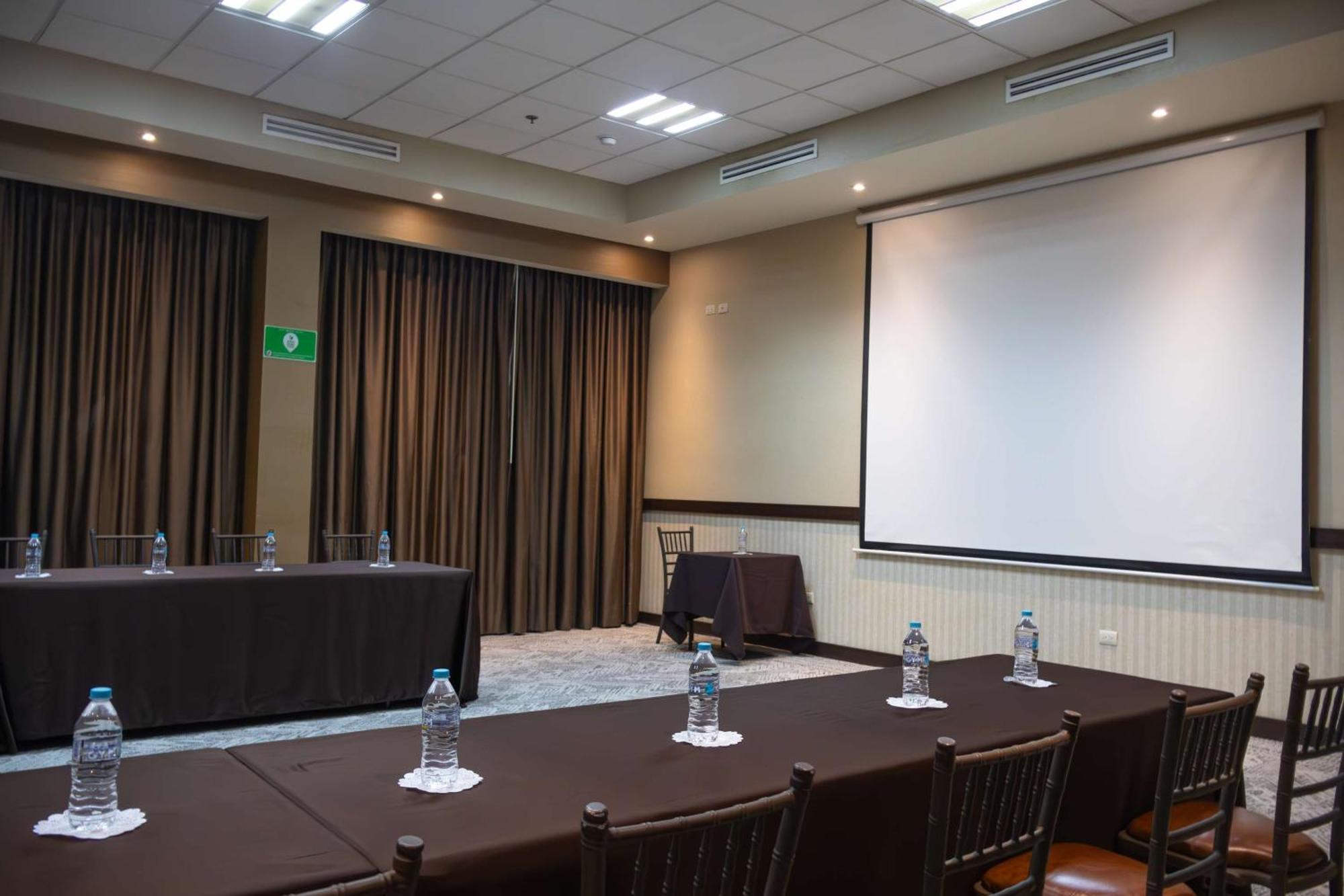 Best Western Premier Monterrey Aeropuerto Apodaca Ngoại thất bức ảnh Meeting room