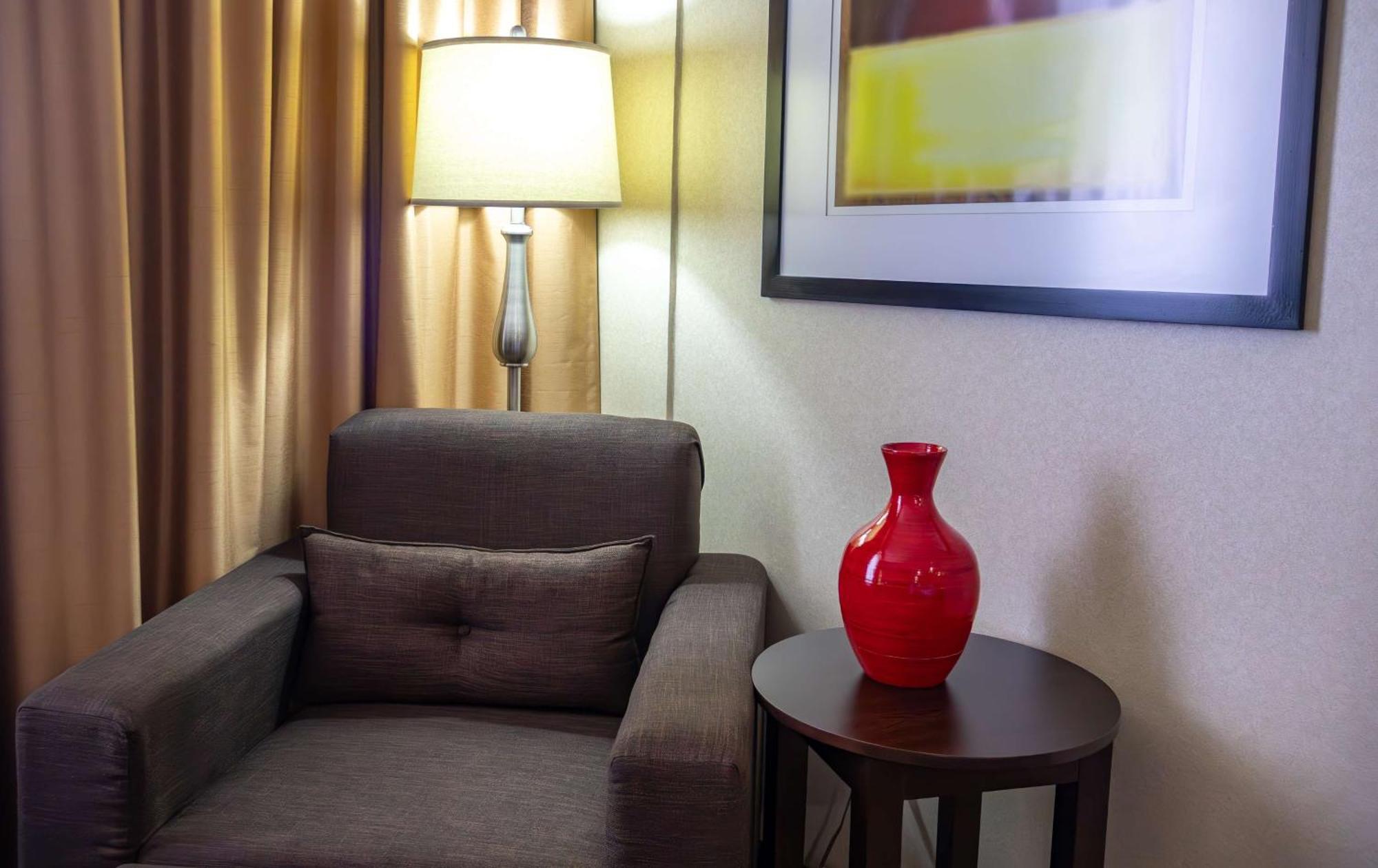 Best Western Premier Monterrey Aeropuerto Apodaca Ngoại thất bức ảnh A vase on a table