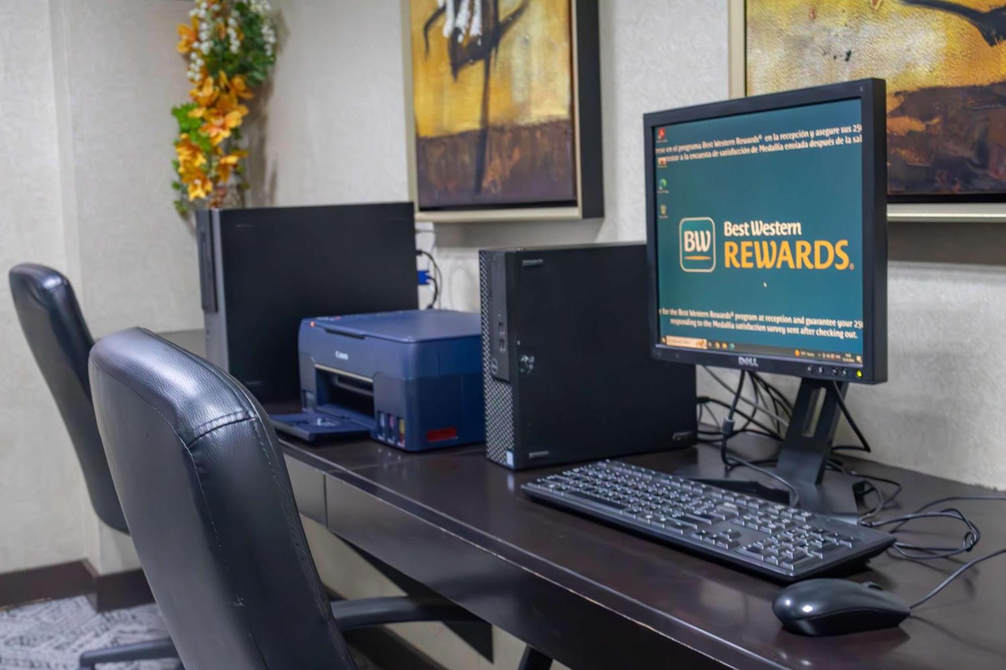 Best Western Premier Monterrey Aeropuerto Apodaca Ngoại thất bức ảnh A computer with a printer