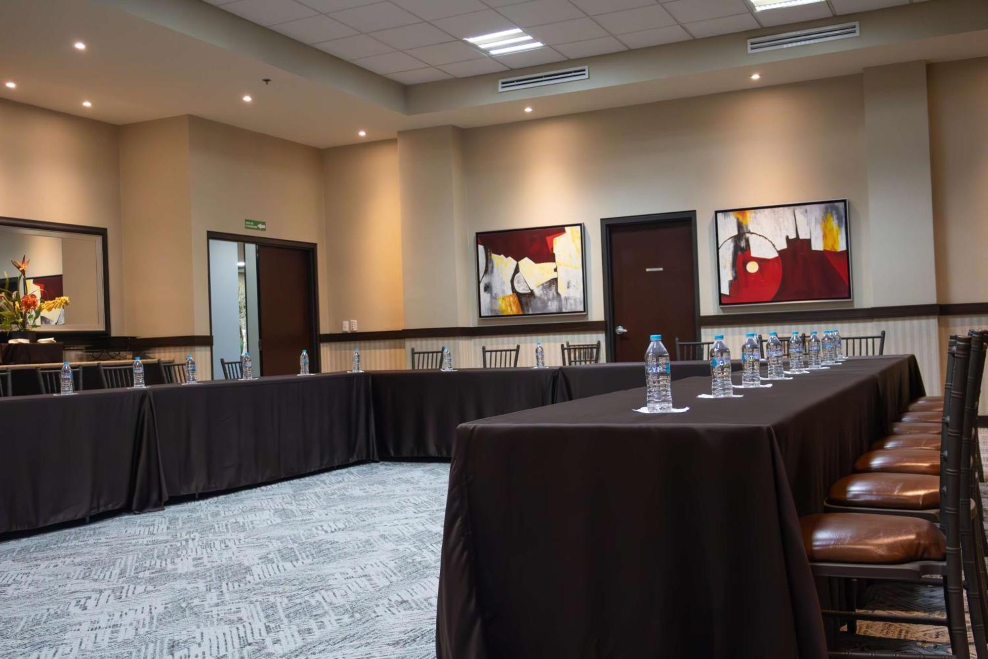 Best Western Premier Monterrey Aeropuerto Apodaca Ngoại thất bức ảnh Meeting room