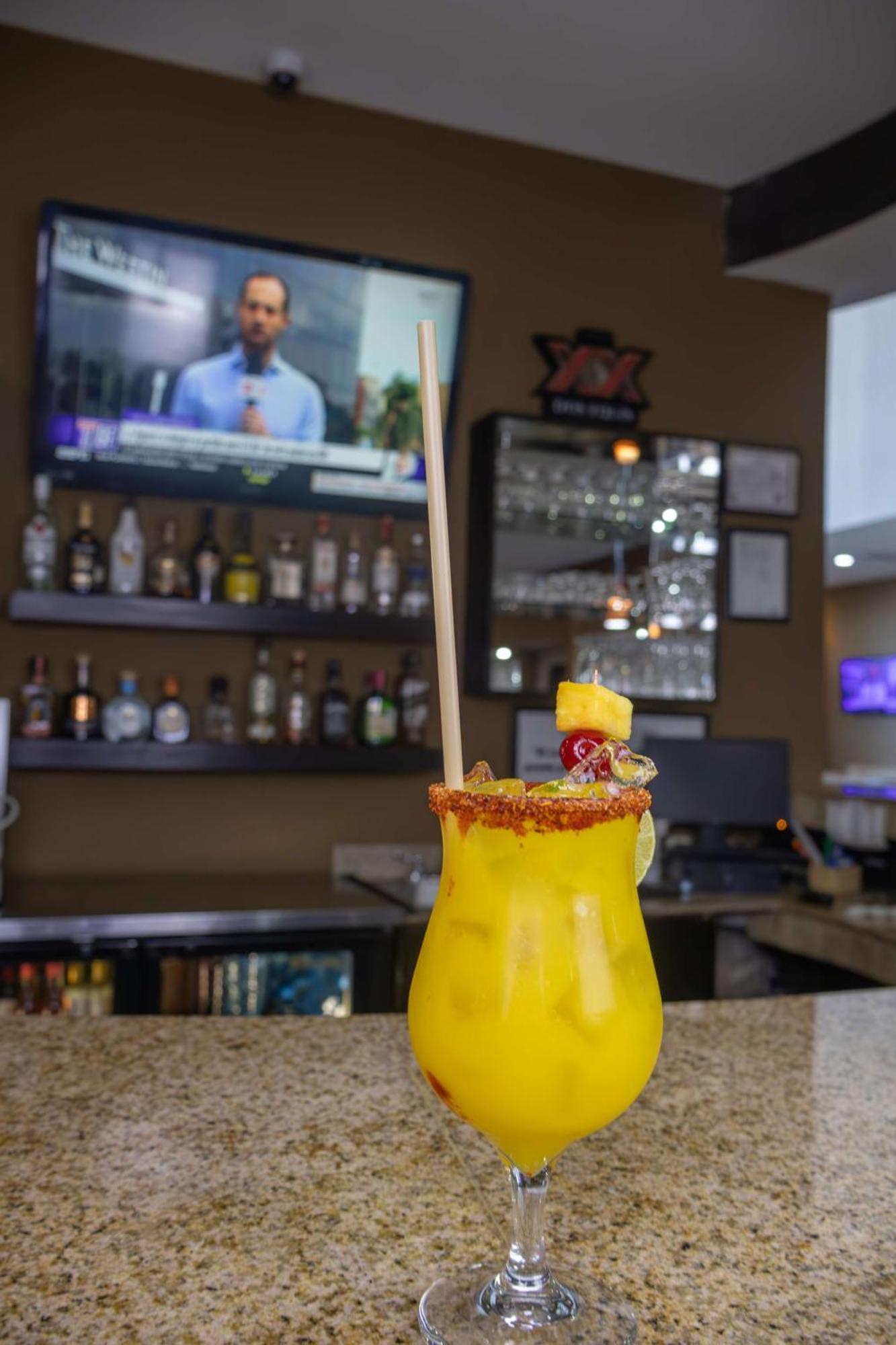 Best Western Premier Monterrey Aeropuerto Apodaca Ngoại thất bức ảnh A mango margarita