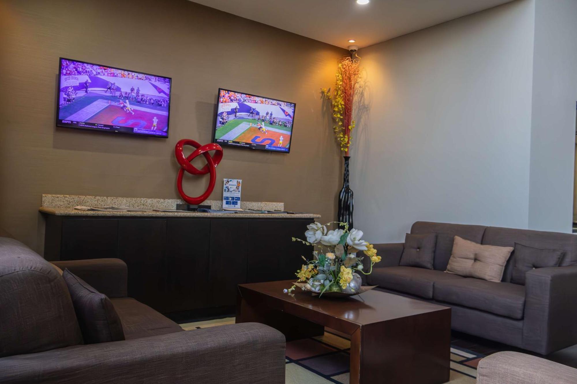 Best Western Premier Monterrey Aeropuerto Apodaca Ngoại thất bức ảnh VIP Lounge at the airport.