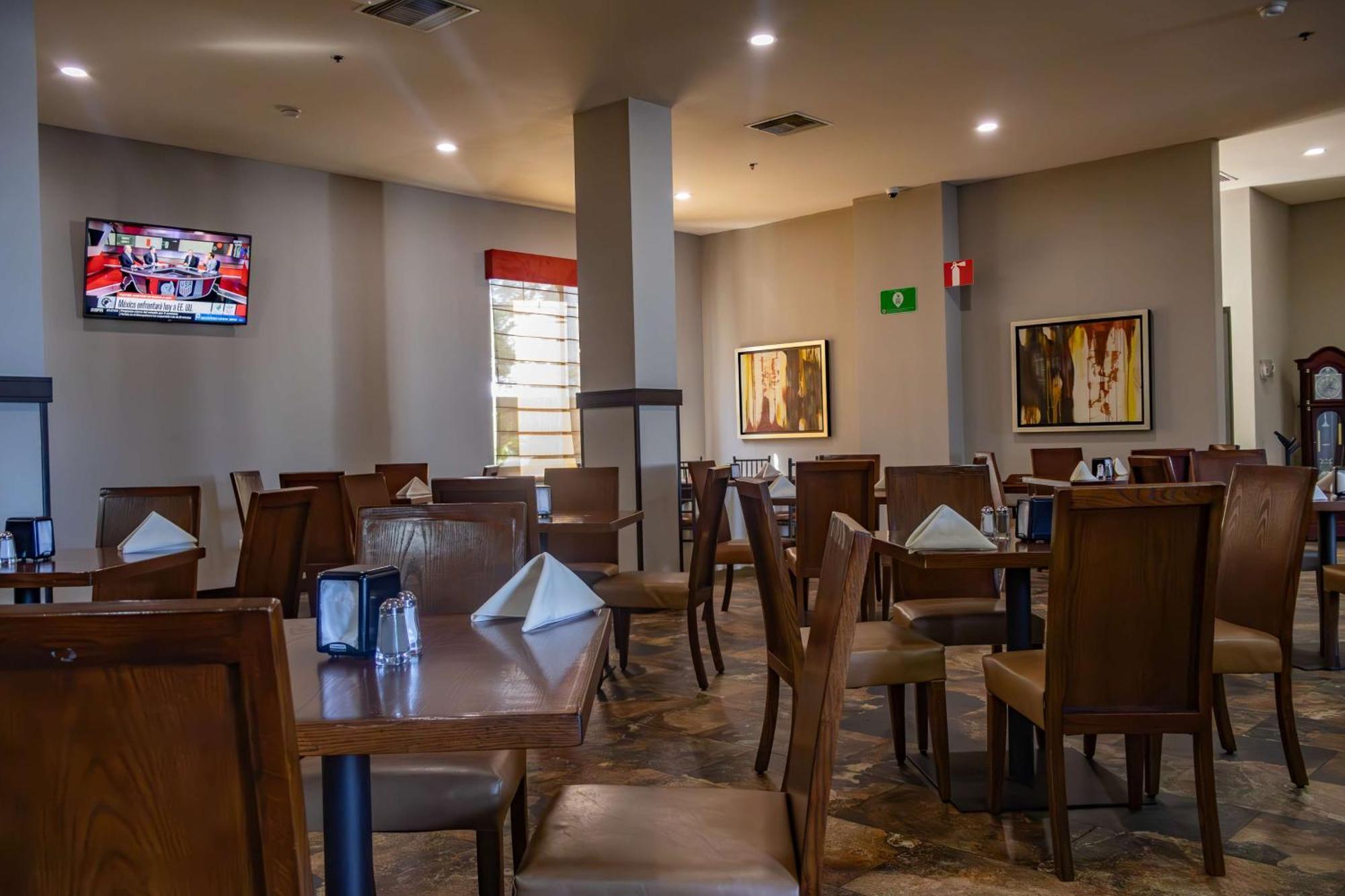 Best Western Premier Monterrey Aeropuerto Apodaca Ngoại thất bức ảnh The dining room at the restaurant