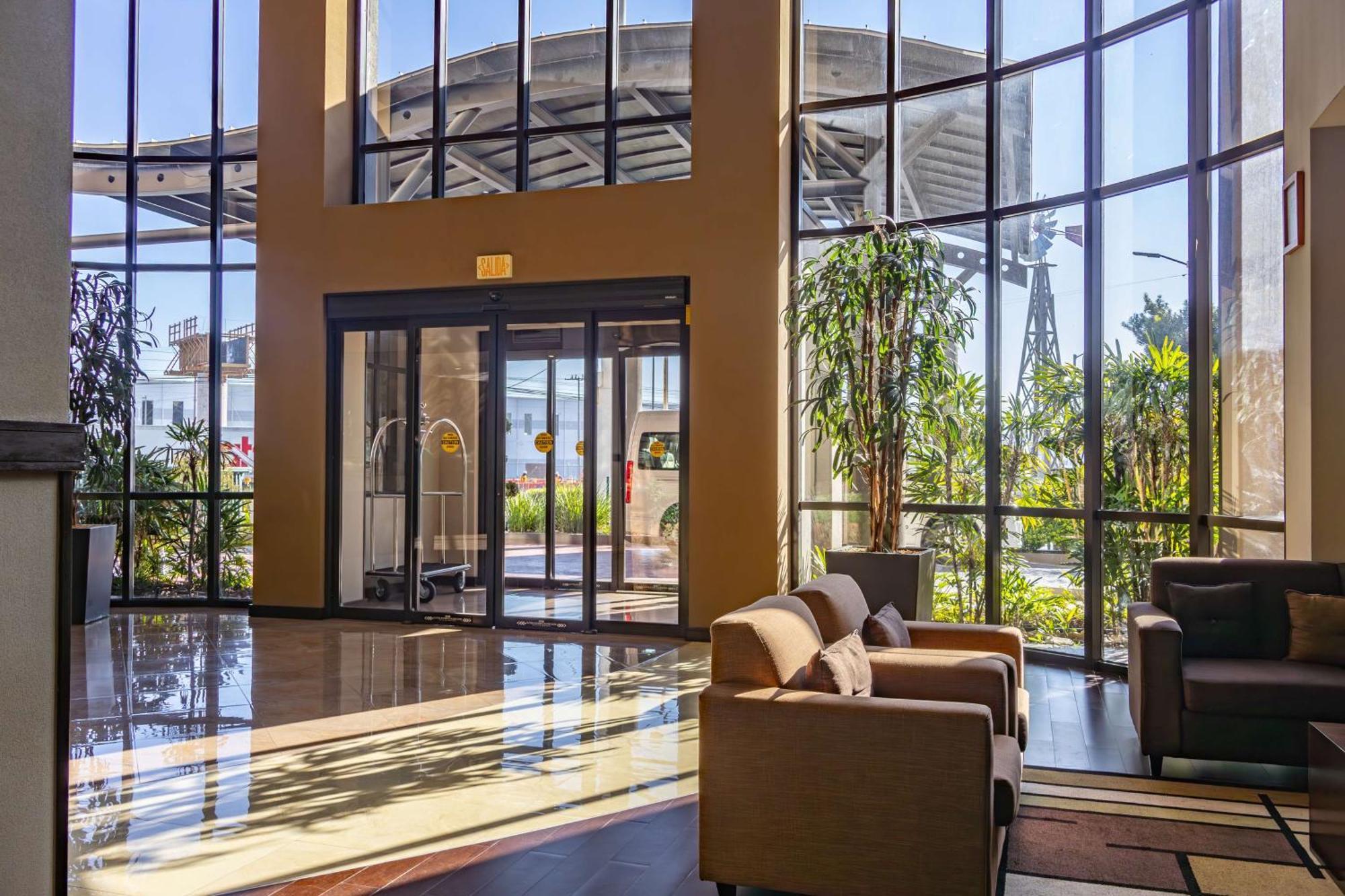 Best Western Premier Monterrey Aeropuerto Apodaca Ngoại thất bức ảnh Lobby